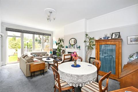 3 bedroom flat for sale, Arlington Road, Eastbourne