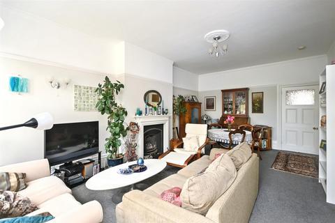 3 bedroom flat for sale, Arlington Road, Eastbourne