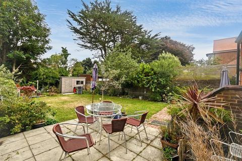 3 bedroom flat for sale, Arlington Road, Eastbourne