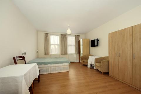 undefined, Uxbridge Road, W3