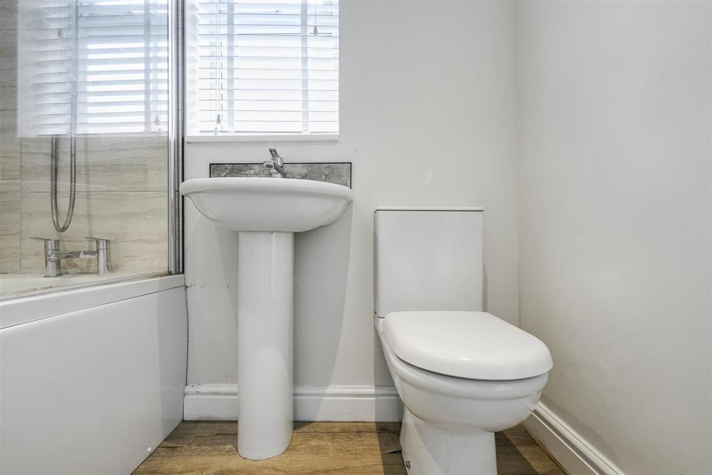Bathroom 1 2.jpeg