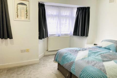 10a Cranmer Road, Edgware, HA8 8UE