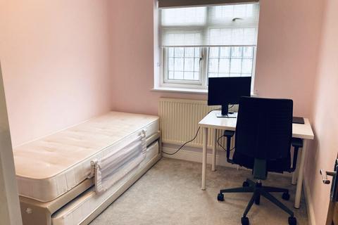 10a Cranmer Road, Edgware, HA8 8UE