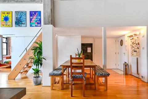 3 bedroom flat for sale, Theydon Road, Clapton, London, E5