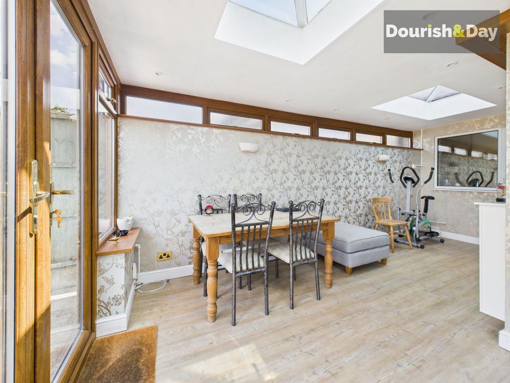Garden/Dining Room