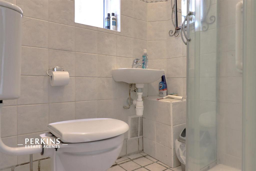 Bathroom 1.jpg