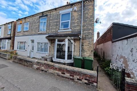 2 bedroom terraced house for sale, King Street, Worksop