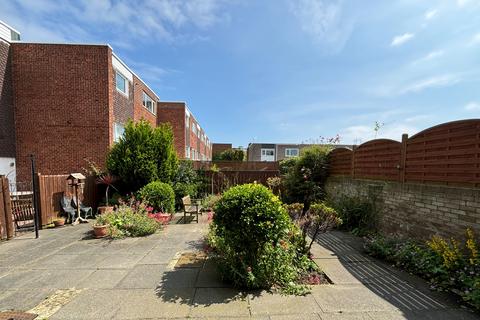 3 bedroom flat for sale, Kingston Court, Whitley Bay, Tyne And Wear, NE26 1JP
