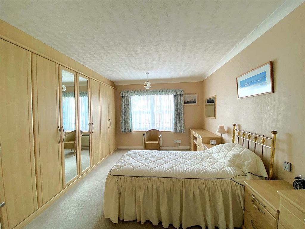 5 Grenada - Bed1.jpg