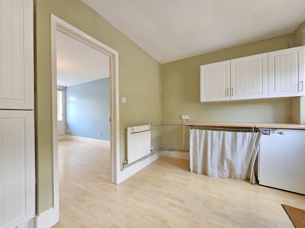 Kitchen 2.jpg