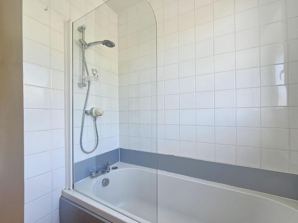 Bathroom 2.jpg