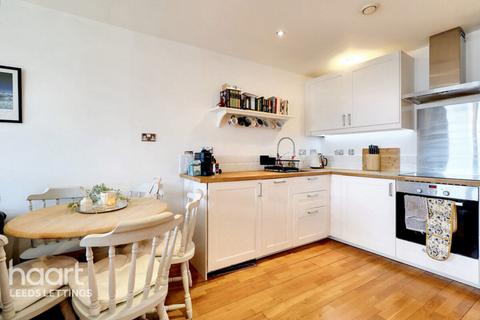 2 bedroom apartment to rent, Gotts Road, Leeds