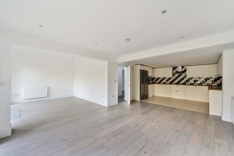undefined, Dukes Avenue,  London,  N10