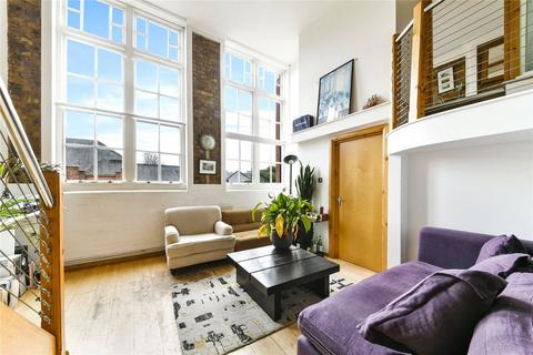 2 bedroom duplex for sale, Royal Gate Apartments, 1 Rutland Road, South Hackney, London, E9