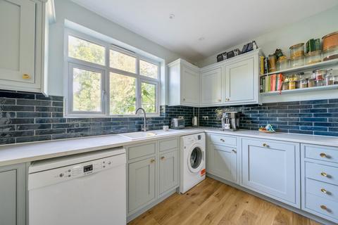 3 bedroom flat for sale, The Knoll, Kent, BR3