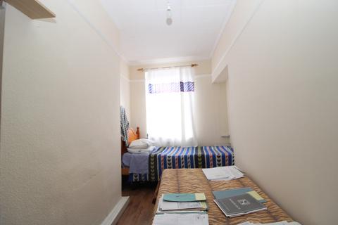 9 Central Parade, London, W3 8HL