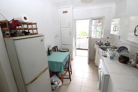 9 Central Parade, London, W3 8HL