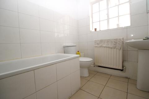 9 Central Parade, London, W3 8HL