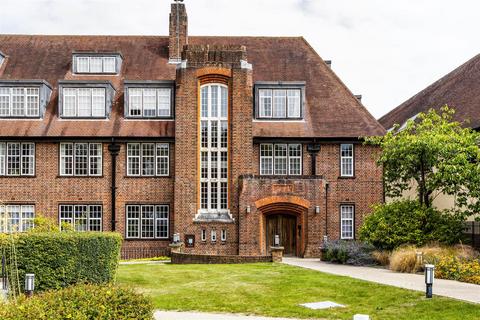 1 bedroom flat for sale, Lesbourne Road, Reigate