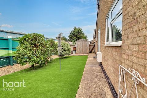 2 bedroom bungalow for sale, Meadowlands, March