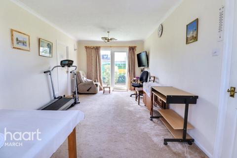 2 bedroom bungalow for sale, Meadowlands, March
