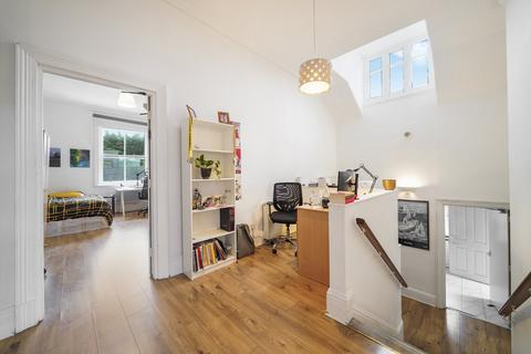 4 bedroom flat to rent, Finchley Road, London NW3