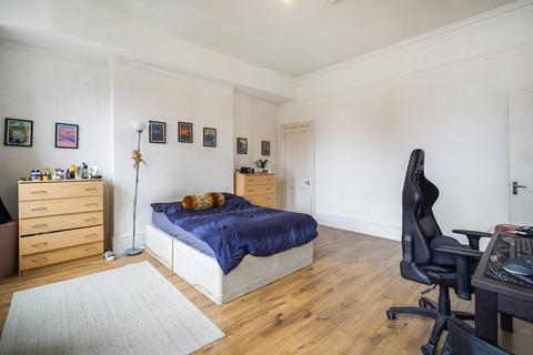 4 bedroom flat to rent, Finchley Road, London NW3