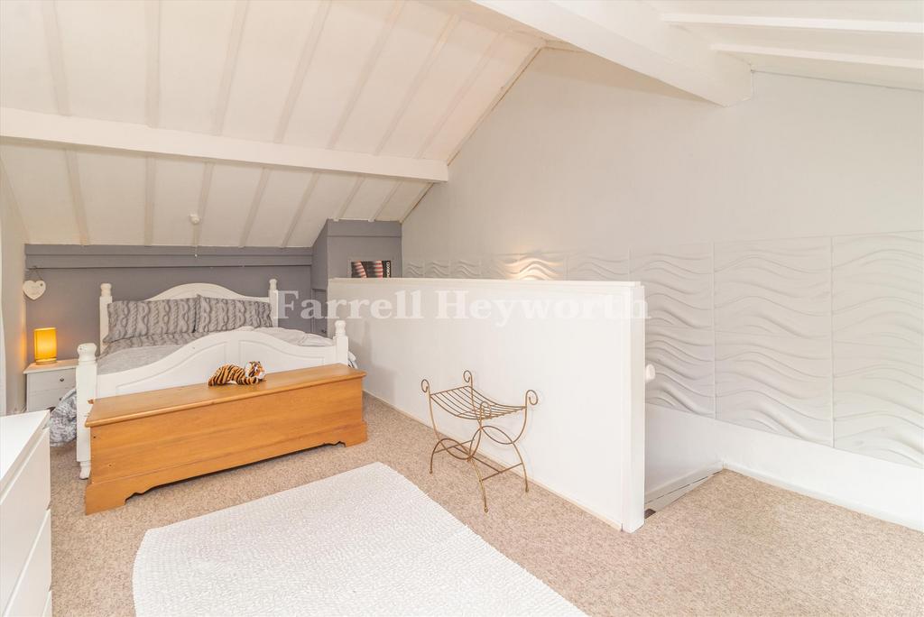 Bedroom 1 image 3