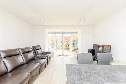Central Road, Dartford, Kent