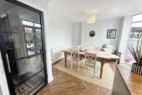 27 Crosbie Road, Coventry, CV5 8FX