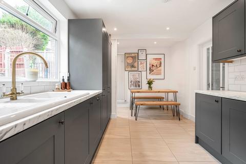 6 Lindwell Grove, Greetland, Halifax, HX4 8AT