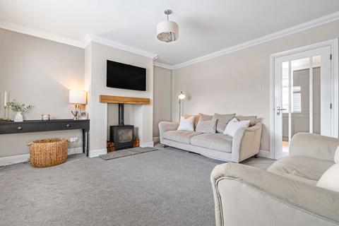 6 Lindwell Grove, Greetland, Halifax, HX4 8AT