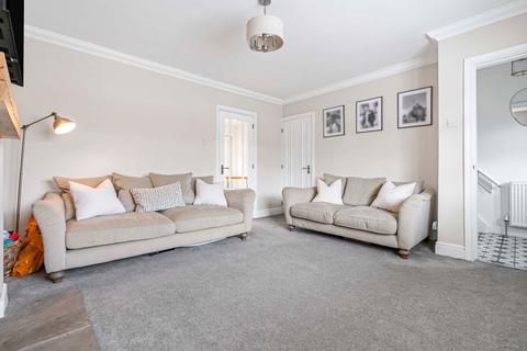 6 Lindwell Grove, Greetland, Halifax, HX4 8AT