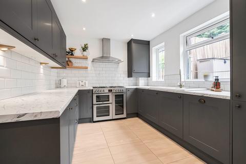 6 Lindwell Grove, Greetland, Halifax, HX4 8AT