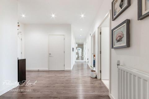3 bedroom apartment for sale, Boyd Building, Hudson Way, London E16