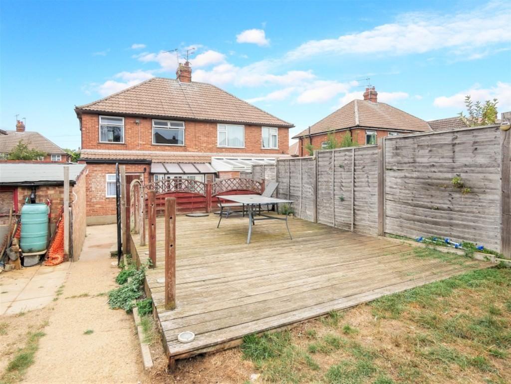 Elevated decking