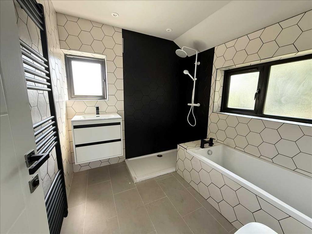Family Bath/Shower