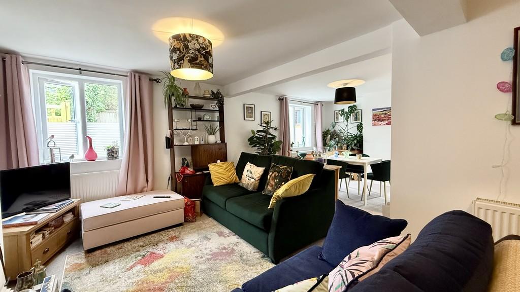 Lounge/dining room