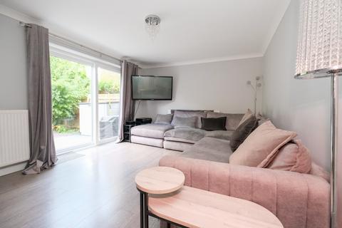 8 Larkspur Close, Orpington, BR6 9TH