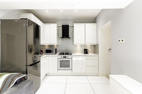 2 bedroom flat to rent, Gloucester Gardens, London W2