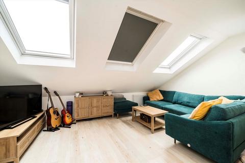 1 bedroom flat for sale, Shalimar Gardens, London W3