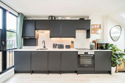 1 bedroom flat for sale, Shalimar Gardens, London W3