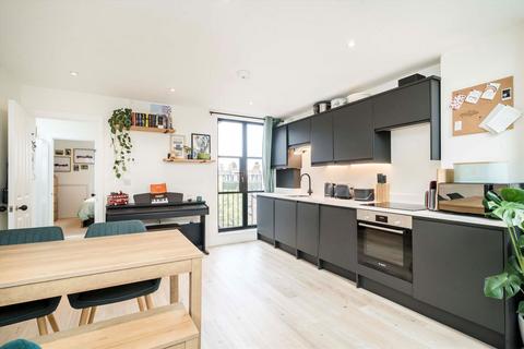 1 bedroom flat for sale, Shalimar Gardens, London W3