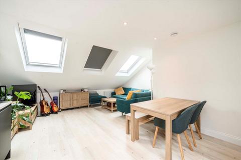1 bedroom flat for sale, Shalimar Gardens, London W3