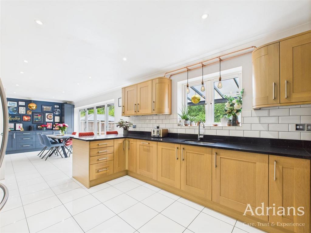 Kitchen / dining