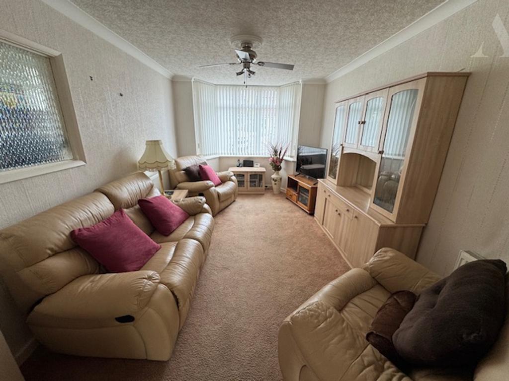 5 Ronald Grove Lounge