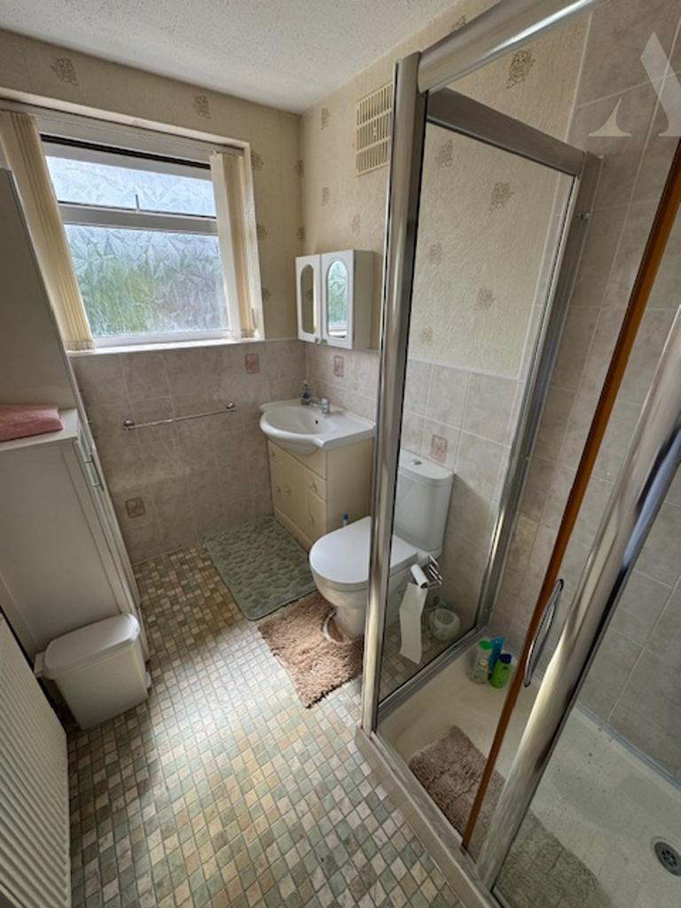 5 Ronald Grove Bathroom