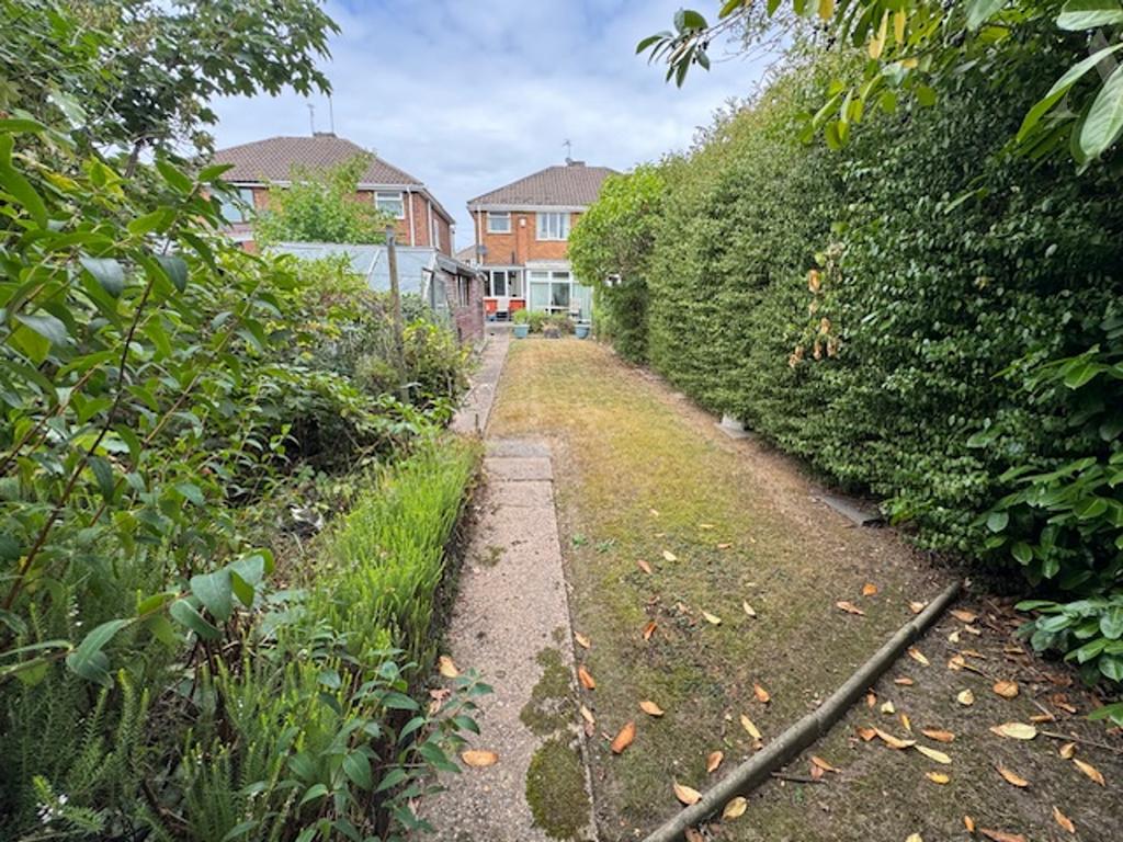 5 Ronald Grove garden 2