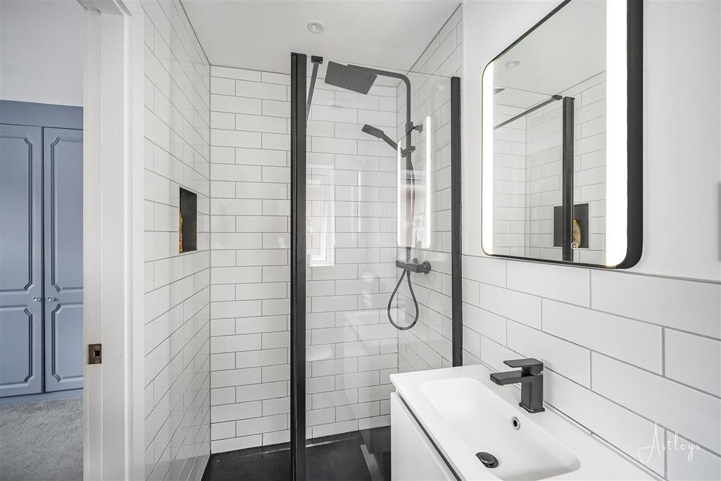 Ensuite shower room