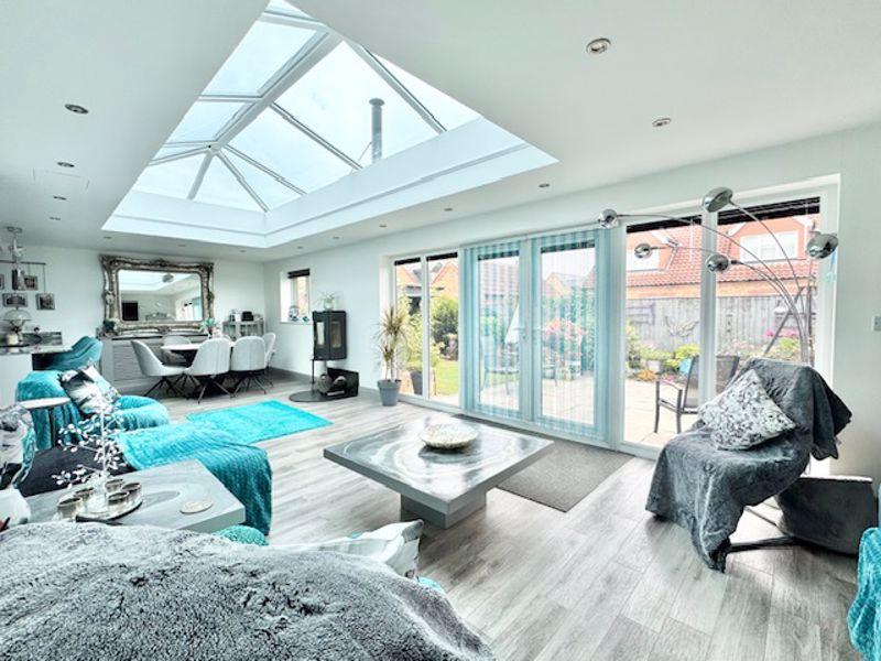 Living room to...